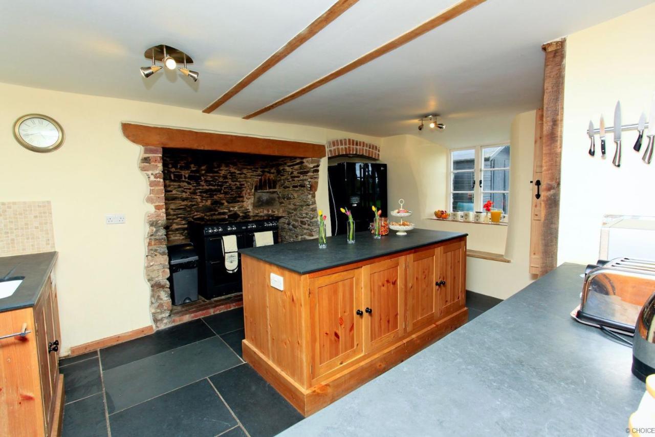 Poyers Farmhouse Wrafton Exterior foto
